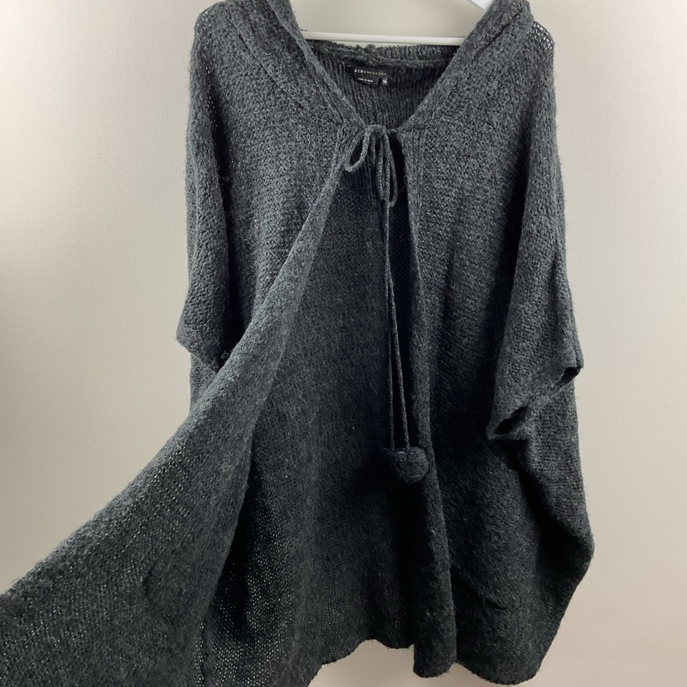 BCBGMaxAzria Charcoal Grey Wool Blend Hooded Poncho Sweater Size Medium